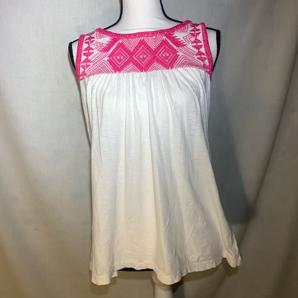 Crown & Ivy pink and white patterned tank top